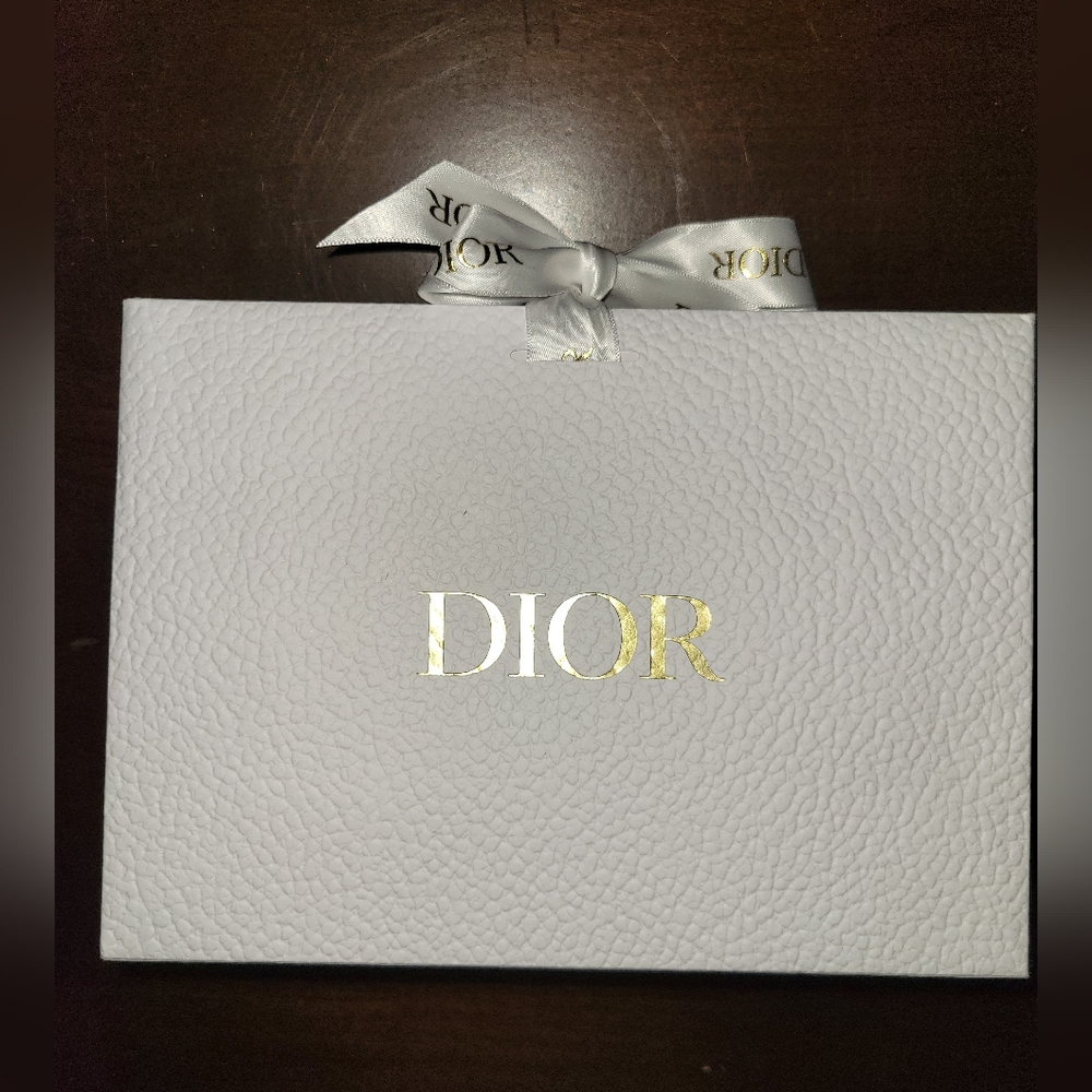 Dior packaging